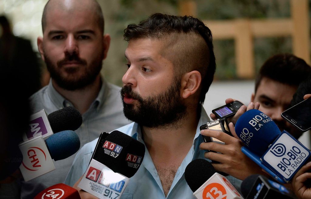 El duro round que enfrentó en Twitter a Gabriel Boric y Andrés Velasco por Beatriz Sánchez