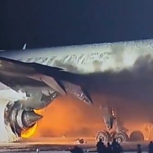 avión incendiado japón